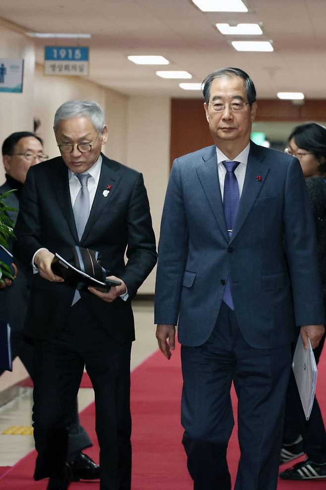 한덕수 국무총리가 30일 오전 서울 종로구 정부서울청사에서 열린 국무회의에 참석하고 있다. 사진=서동일 기자