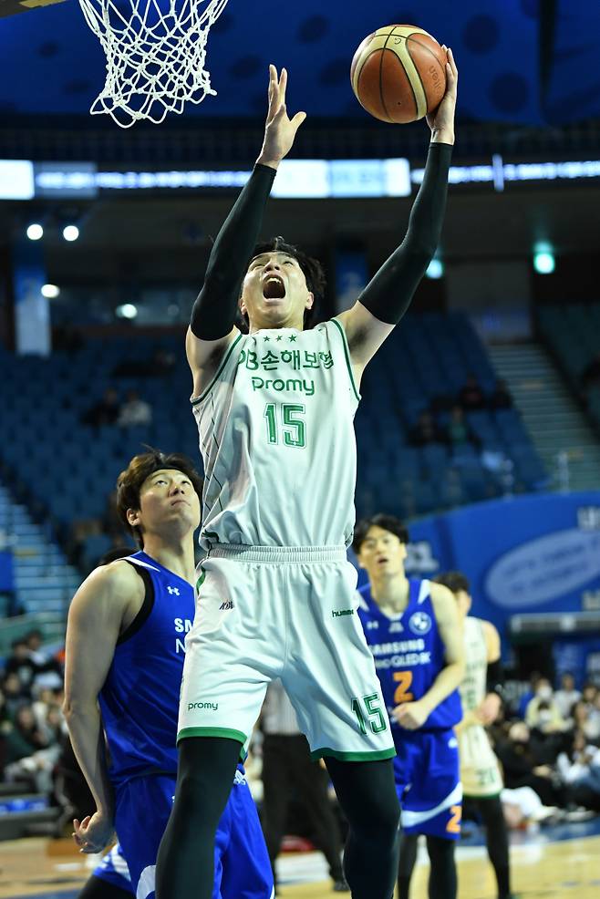 프로농구 원주 DB가 김종규의 활약을 앞세워 서울 삼성을 꺾고 상대 6연승을 달렸다. 사진=KBL 제공