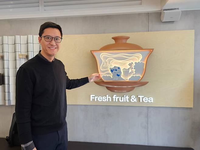 왕환 차백도코리아 대표가 30일 서울 대치동 차백도 1호점에서 한국경제신문과 인터뷰를 하고 있다. 오형주 기자