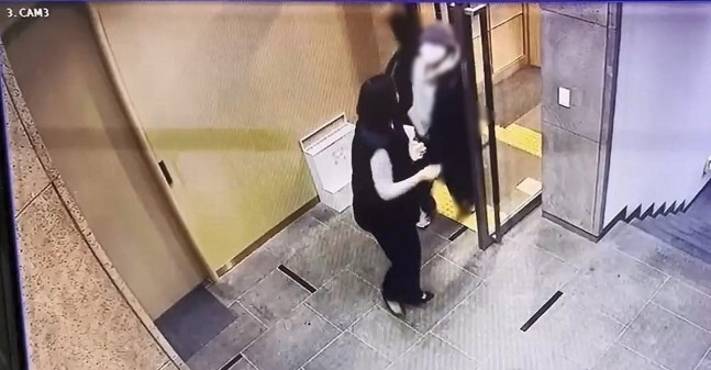 국민의힘 배현진 의원실, 피습 현장 상황 CCTV 공개 / 사진=배현진 의원측 제공, 연합뉴스