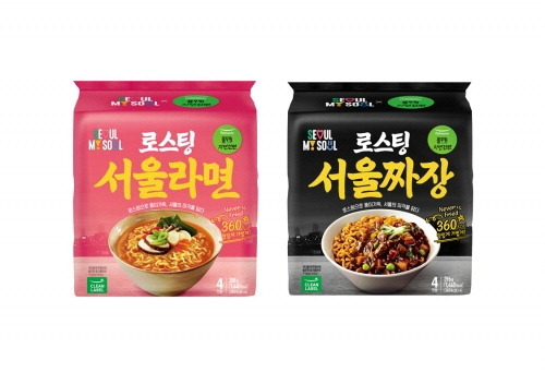 Seoul Ramyeon (left)