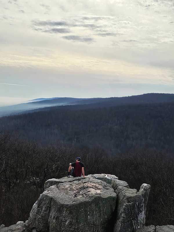 캐터틴국립공원에 멀리 캠프 데이비드가 보일 것 같은 침니락.