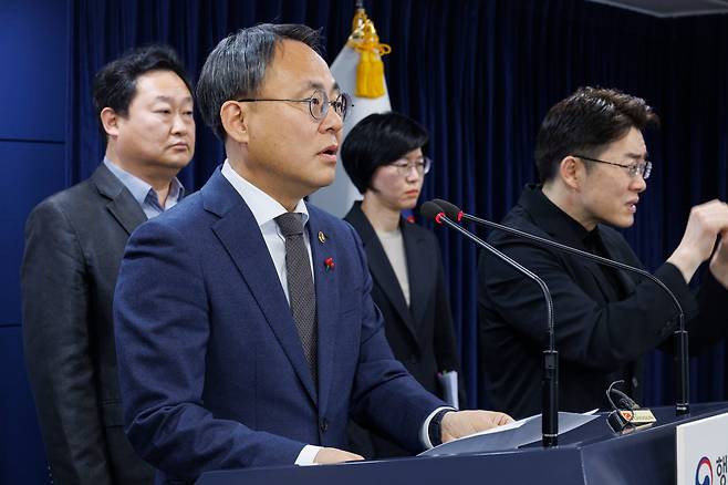 고기동 행정안전부 차관이 31일 서울 종로구 정부서울청사에서 디지털 행정 서비스 안정성 확보를 위한 종합대책을 발표하고 있다. /연합뉴스