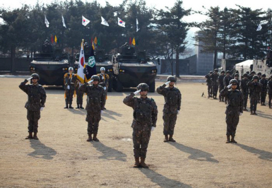 육군이 31일 25보병사단 연병장에서 차륜형지휘소용차량 전력화 행사를 진행하고 있다. 육군 제공