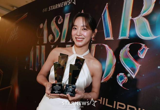 배우 김세정이 14일 필리핀 아레나에서 열린 '2023 아시아 아티스트 어워즈 인 필리핀'(2023 Asia Artist Awards IN THE PHILIPPINES, 이하 '2023 AAA')에서 AAA 베스트 액터, 인기상을 수상한 뒤 포즈를 취하고 있다.  '2023 AAA'는 스타뉴스가 주최하고 Asia Artist Awards 조직위원회, TONZ 엔터테인먼트, PULP Live World가 공동 주관한다. 그룹 아이브(IVE) 장원영, 가수 강다니엘, 그룹 제로베이스원 성한빈이 MC를 맡았다. 2023.12.14 /사진=이동훈