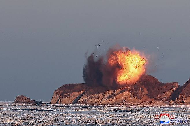 북한, 순항미사일 '화살-2형' 발사 (평양 조선중앙통신=연합뉴스) 북한이 지난 30일 조선 서해상에서 전략순항미사일 '화살-2형' 발사 훈련을 진행했다고 조선중앙통신이 31일 보도했다. 2024.1.31 
    [국내에서만 사용가능. 재배포 금지. For Use Only in the Republic of Korea. No Redistribution] nkphoto@yna.co.kr