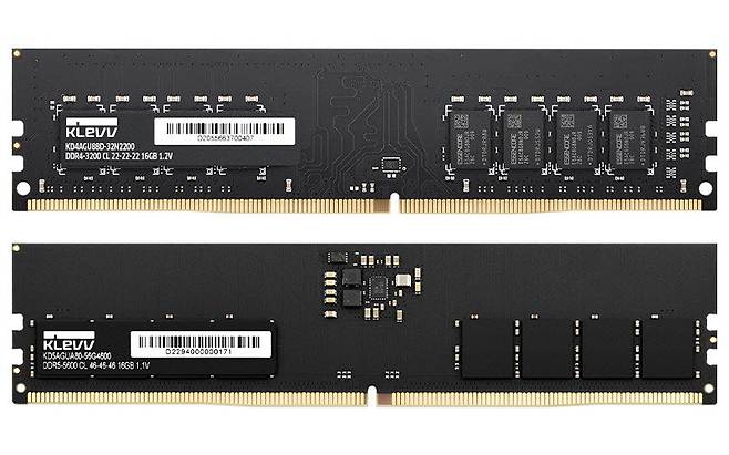 DDR4 램(위)과 DDR5 램(아래) (출처 : KLEVV)