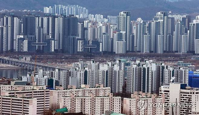 서울 중구 남산에서 바라본 서울 시내 아파트 밀집 지역의 모습. 연합뉴스