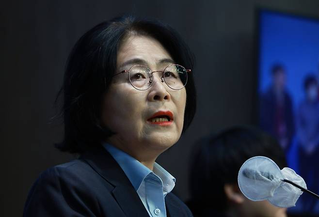 유승희 전 더불어민주당 의원이 1일 오전 국회 소통관에서 탈당 기자회견을 하고 있다. [사진 출처 = 연합뉴스]