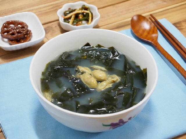 홍합은 단백질과  뼈에 좋은 칼슘-인 성분이 많다. 미역국에 넣으면 단백질 등 영양소가 크게 늘어난다. [사진=게티이미지뱅크]