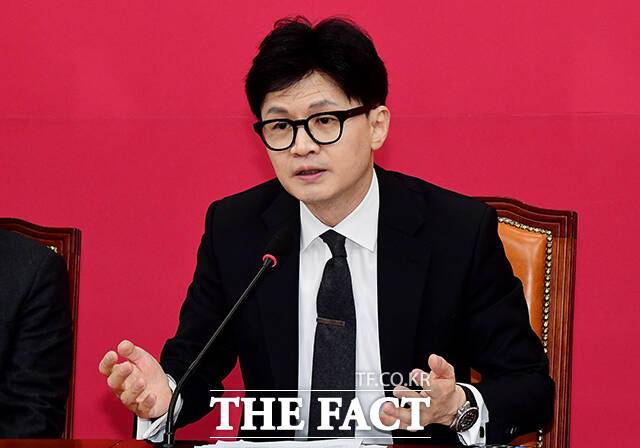 한동훈 국민의힘 비상대책위원장이 2일 서울 여의도 중앙당사에서 기자들과 만나 박근혜 전 대통령과 만날 의향이 있음을 밝혔다. /배정한 기자