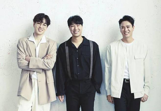 From left: SG Wannabe members Lee Seok-hoon, Kim Jin-ho, and Kim Yong-jun. (C9 Entertainment)