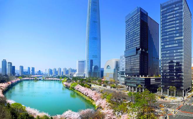 석촌호수 전망으로 유명한 소피텔 앰배서더 서울 / 사진=소피텔 앰배서더 서울