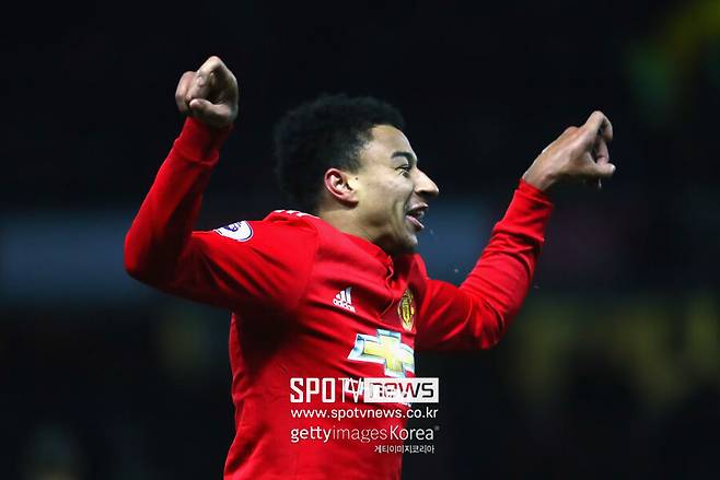 ▲ 영국 매체 ‘스카이스포츠’는 2일(한국시간) “제시 린가드가 FC서울 이적을 눈앞에 뒀다. 계약 기간은 2년이며 1년 추가 옵션이 있다. 또한 이미 린가드의 이적은 구두로 합의됐으며, 며칠 안에 한국에 갈 것이다. 계약은 한국에서 완료할 예정”이라 전했다. 또한 매체에 따르면 린가드는 튀르키예와 사우디아라비아 팀의 관심을 받은 것으로 알려졌다. 하지만 린가드 본인이 FC서울 이적을 선택하며 한국행을 앞두고 있다.