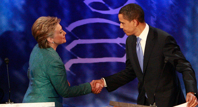2008년 민주당 대선 후보 토론에서 힐리러 클린턴 후보(왼쪽)와 버락 오바마 후보(오른쪽). 민주당전국위원회(DNC) 홈페이지