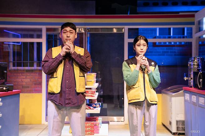 A scene from the music drama "Uncanny Convenience Store" (Project Group Jiwoo)