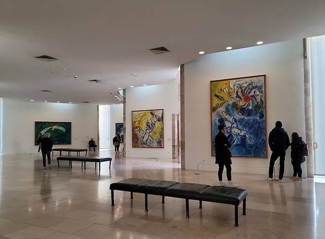 색채의 마술사 샤갈박물관(Musée National Marc Chagall)은 러시아 모스크바에서 본 샤갈의 작품보다 더 색채가 화려하고 선명했다. *재판매 및 DB 금지