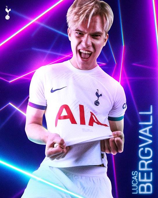 ▲ 토트넘 홋스퍼는 3일(한국시간) 공식 홈페이지를 통해 루카스 베리발 영입을 발표했다. 영국 매체 '디 애슬레틱'에 따르면, 베리발의 계약 기간은 5년이다. 스웨덴 국적의 미드필더 베리발은 최근 빅클럽들의 관심을 한 몸에 받고 있는 유망주다. 고작 2006년생의 어린 나이에 1군 데뷔를 넘어 스웨덴 국가대표팀까지도 승선했다.&nbsp;