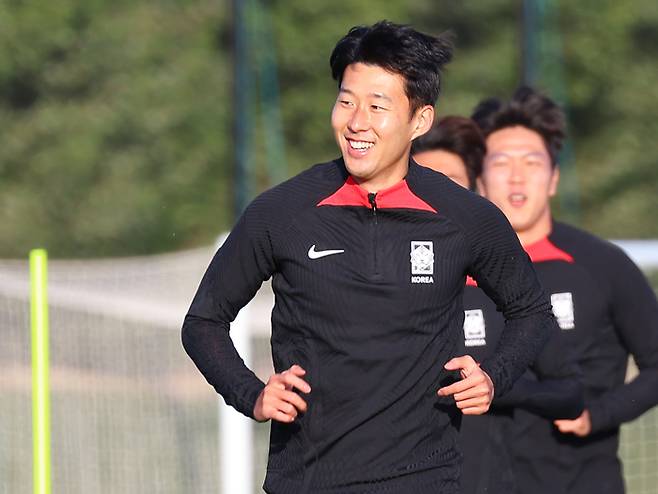 밝은 표정의 손흥민. 도하 | 연합뉴스