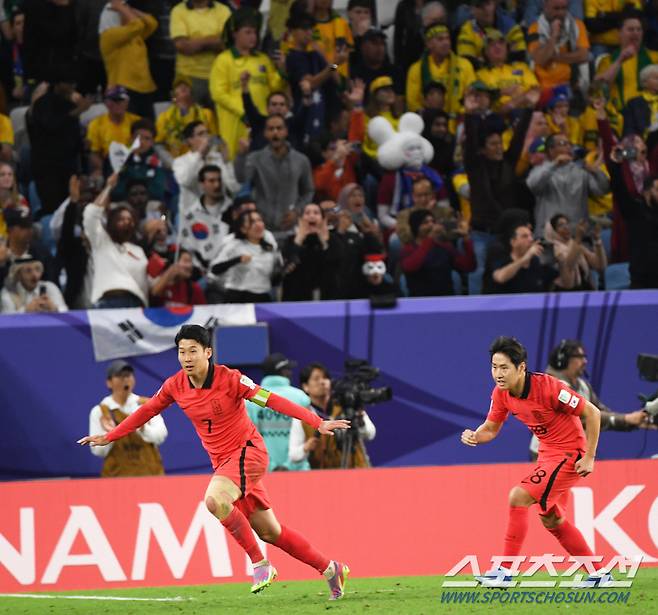 2일(현지시간) 카타르 알와크라 알자누브 스타디움에서 열린 2023 아시아축구연맹(AFC) 카타르 아시안컵 8강전 대한민국과 호주의 경기. 연장 전반 손흥민이 역전골을 만든 뒤 환호하고 있다. 알와크라(카타르)=박재만 기자pjm@sportschosun.com/2023.02.02/