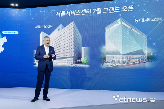 헥터 비자레알 한국GM 사장이 서울 서비스센터 오픈 계획에 대해 밝히고 있다.