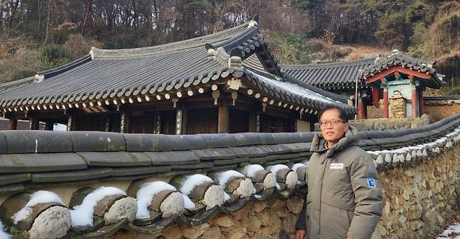 ▲ 김귀백 팀장이 광주시 오치동 구원재에서 현장 작업의 안전 및 일상관리, 경미수리 업무 등 현장 지휘에 대해 설명하고 있다