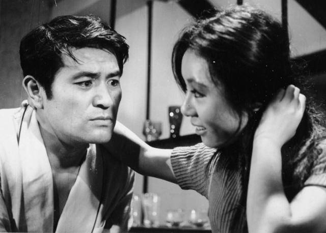 윤여정이 신인 시절 출연했던 '화녀'(1971)는 남궁원의 대표작 중 하나다. 한국일보 자료사진