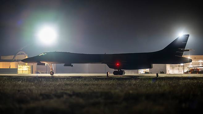 미 공군 기지에서 이륙 준비하는 폭격기 B-1B 랜서 [연합뉴스 제공]