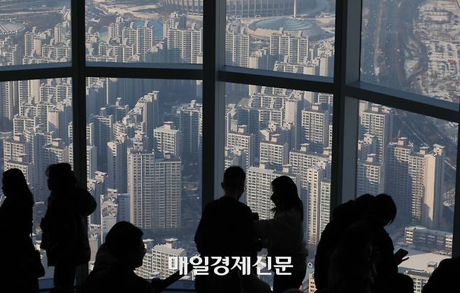 서울 롯데월드타워에서 보이는 송파구 일대 아파트 모습 [매경DB]