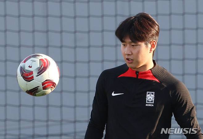 [도하(카타르)=뉴시스] 김근수 기자 = 대한민국 축구 국가대표팀 선수 이강인이 4일(현지시간) 카타르 도하 알에글라 트레이닝 센터에서 회복 훈련을 하고 있다. 2024.02.04. ks@newsis.com