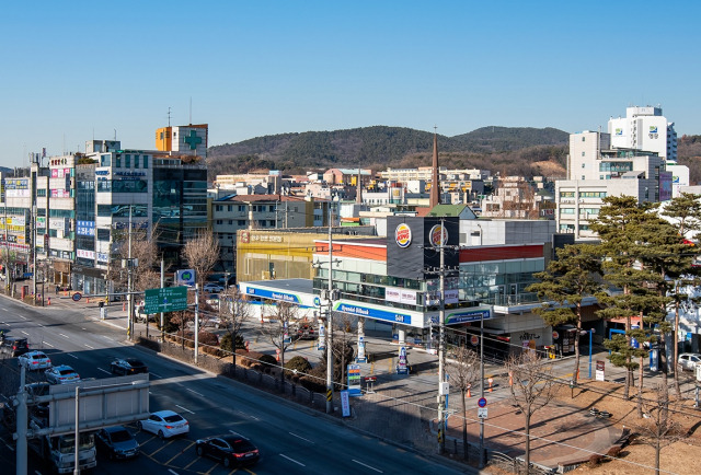 매각 대상에 포함된 수원송죽 셀프주유소 전경/사진=코람코신탁