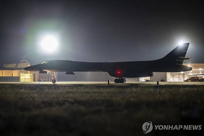 미 공군 기지에서 이륙 준비하는 폭격기 B-1B 랜서 [UPI=연합뉴스 자료사진]