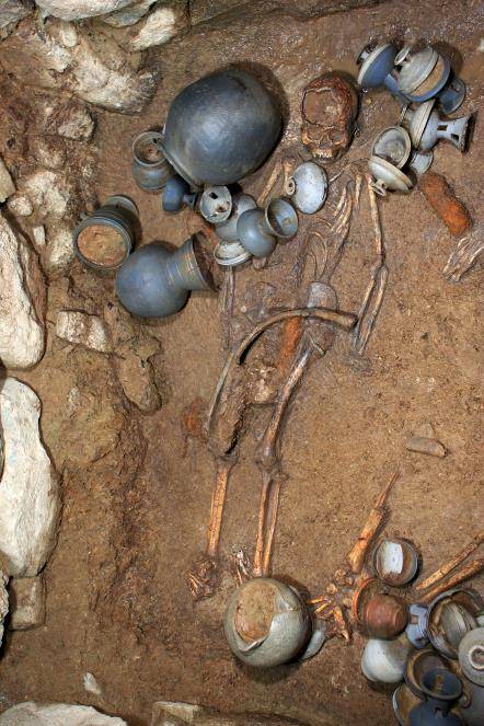 창녕 송현동 15호분 순장인촐 출토상황 [한성백제박물관 제공. 재판매 및 DB 금지]