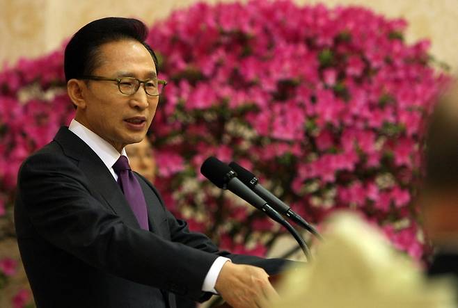 이명박 대통령이 2010년 청와대에서 열린 만찬에서 환영사를 하고 있다.  사진=연합뉴스