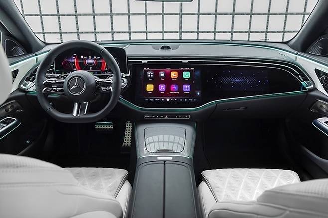 신형 벤츠 E클래스 AMG 라인 실내 [사진출처=벤츠]