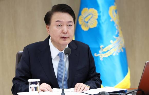 국무회의 발언하는 윤석열 대통령 - 윤석열 대통령이 6일 서울 용산 대통령실 청사에서 열린 국무회의에서 발언하고 있다. 2024.2.6 [대통령실통신사진기자단]