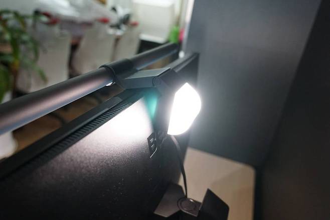 주변광 역할을 하는 헤일로 라이트 / 출처=IT동아