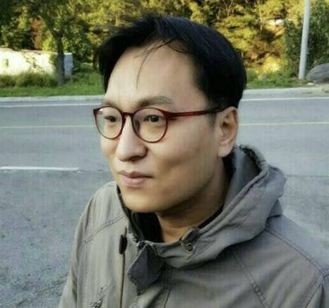 박진성 시인 페이스북 캡처