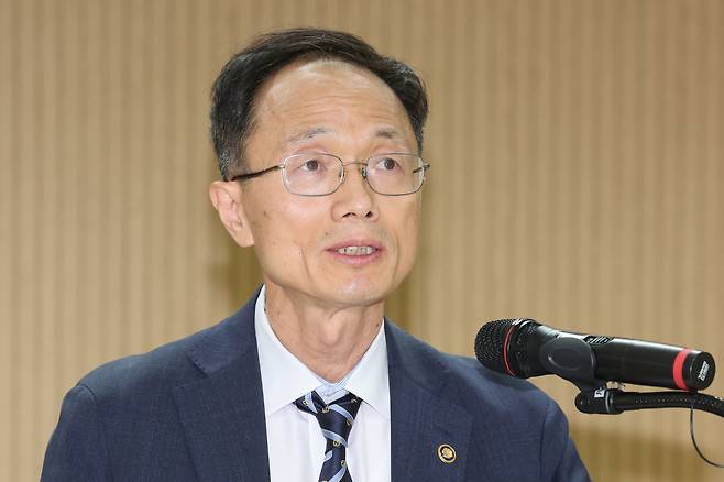 Fair Trade Commission Vice Chair Cho Hong-sun delivers welcoming remarks during a briefing held at the Korea Fair Trade Mediation Agency in Seoul in November. (Newsis)