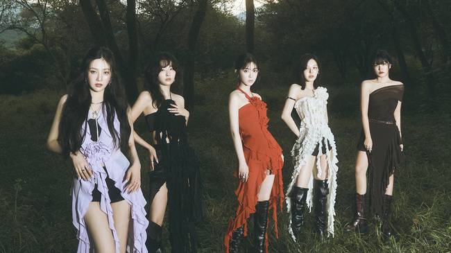 사진=왼쪽부터 조이, 슬기, 아이린, 웬디, 예리/SM엔터테인먼트 제공