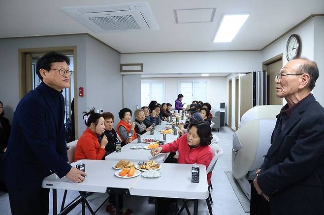 [대구=뉴시스] 대구시 수성구는 설 연휴 기간 복지 사각지대가 발생하지 않도록 취약계층 돌봄 복지 대책을 추진한다. (사진 = 대구시 수성구 제공) 2024.02.07. photo@newsis.com *재판매 및 DB 금지