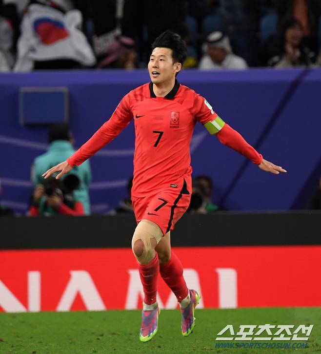 2일(현지시간) 카타르 알와크라 알자누브 스타디움에서 열린 2023 아시아축구연맹(AFC) 카타르 아시안컵 8강전 대한민국과 호주의 경기. 연장 전반 손흥민이 역전골을 만든 뒤 환호하고 있다. 알와크라(카타르)=박재만 기자pjm@sportschosun.com/2023.02.02/