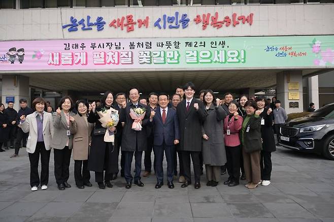 [논산=뉴시스]김태우 논산시 부시장이 8일 33년의 공직생활을 마감하고 퇴이했다. (사진=논산시 제공) 2024. 02. 08  *재판매 및 DB 금지