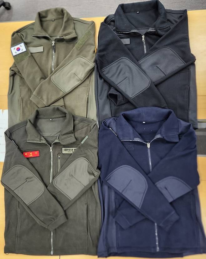 각 군별로 지급되는 플리스형 재킷. (사진 왼쪽 상단부터 시계방향으로 육군, 해군, 공군, 해병대 병사에게 지급되는 플리스형 재킷) 연합뉴스