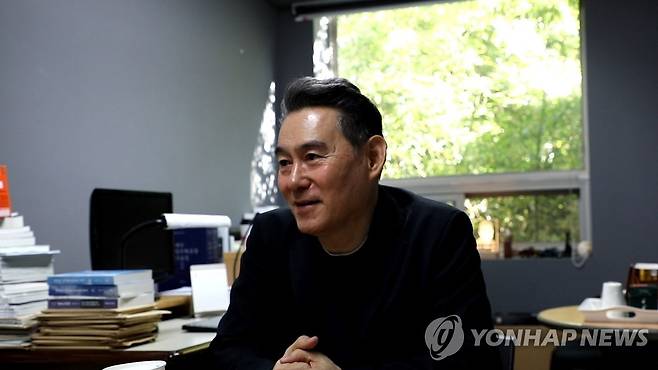 연합뉴스와 인터뷰 중인 하종강 성공회대 교수 [정한솔 촬영]