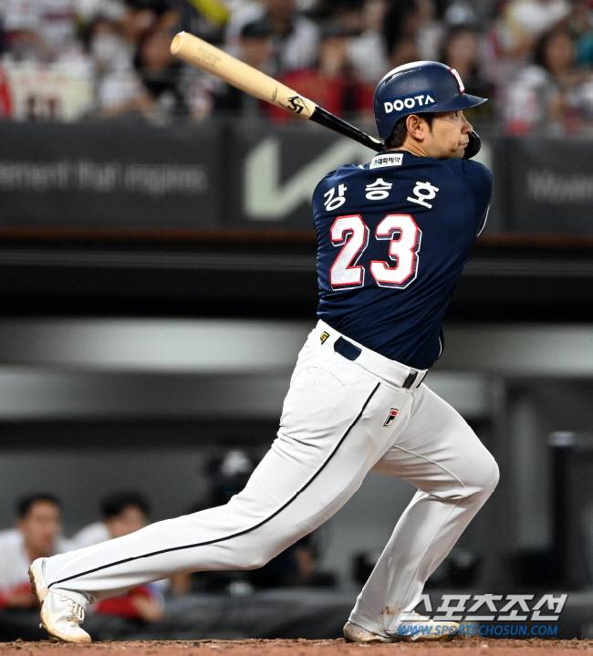 두산 강승호가 2타점 3루타를 치고 있다. 광주=허상욱 기자wook@sportschosun.com