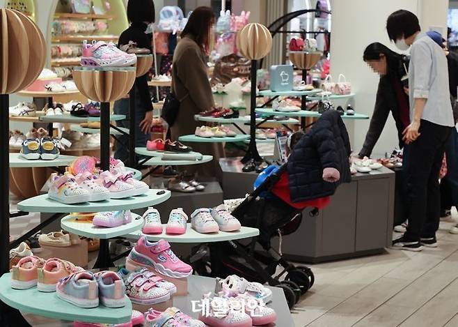 올해 합계출산율이 0.68명으로 예측되며 내리막길을 걷자, 저출산을 극복한 유럽 주요 국가들을 벤치마킹하자는 의견이 대두되고 있다. ⓒ연합