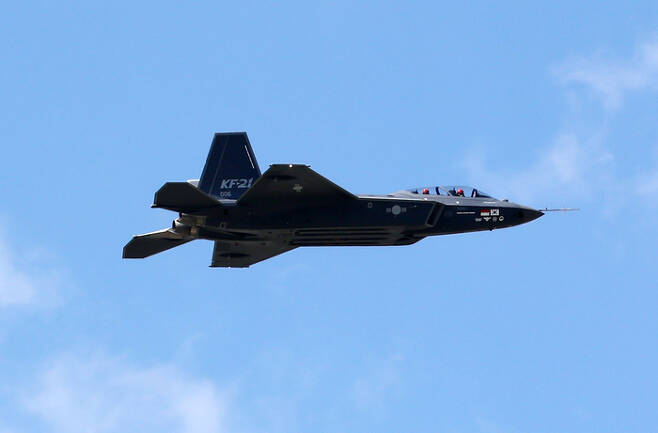 지난해 9월22일 성남 서울공항에서 진행된 건군 75주년 국군의 날 최종 리허설에서 KF-21이 비행하는 모습. 연합뉴스