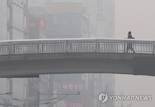 안개 낀 도심. 연합뉴스