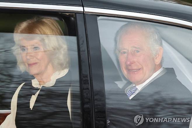 암 치료 후 차로 이동하는 영국 찰스 3세 국왕 [로이터 연합뉴스 자료사진. 재판매 및 DB 금지]